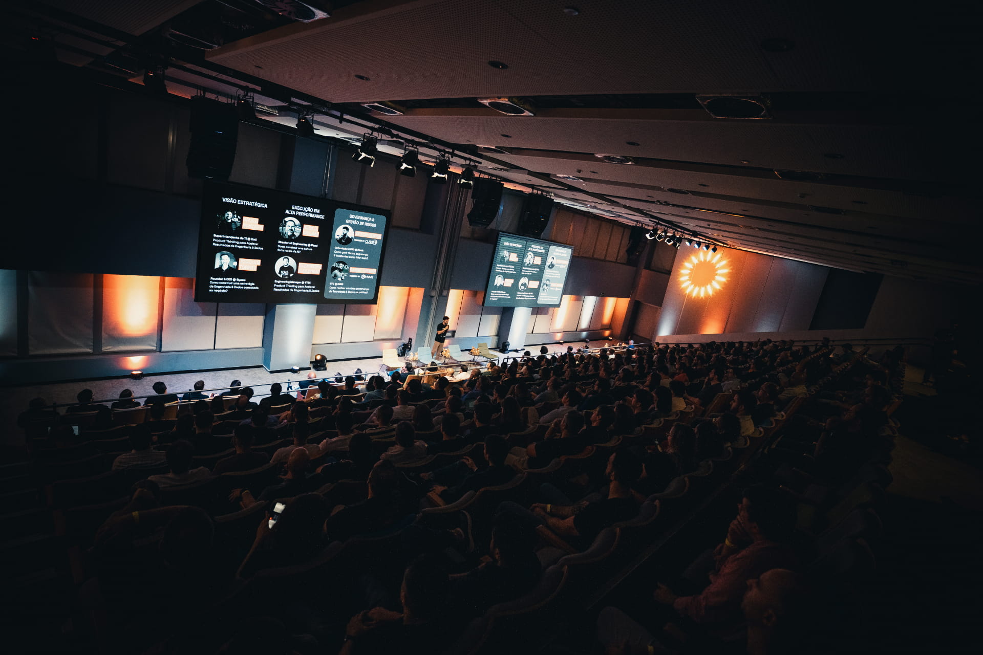 AI & Tech Leadership Summit 2025 @ Cubo Itaú SP — networking no foyer
