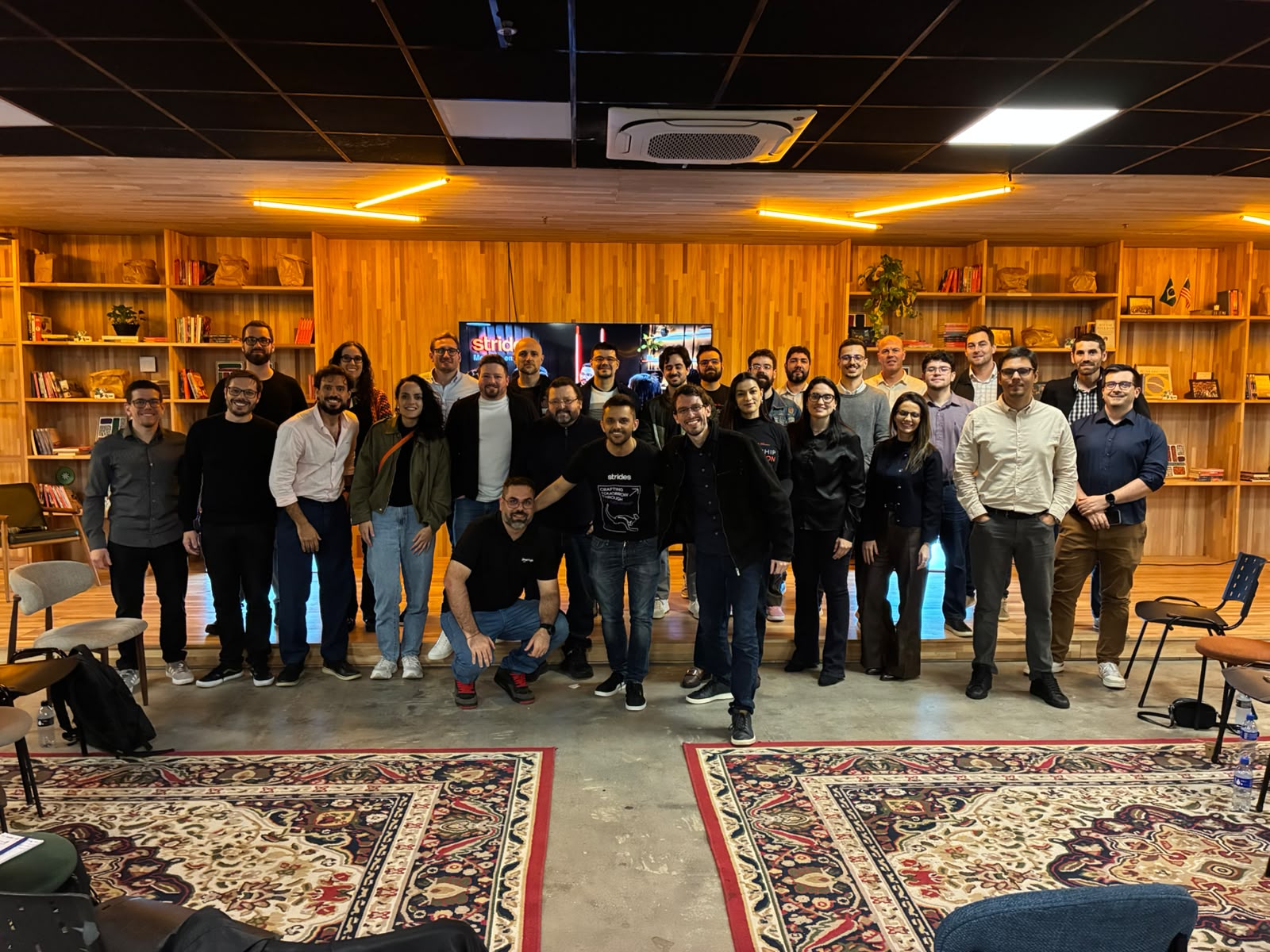 Foto de grupo com todos os participantes ao final da noite